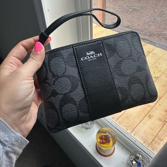 Coach wristlet - Picture 2 of 2